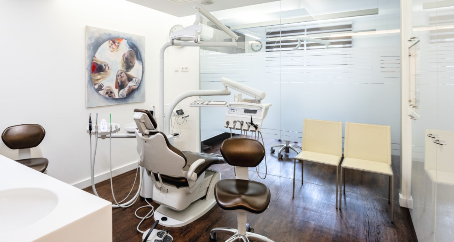 Arbeitsplatz in einem modernen Dentallabor