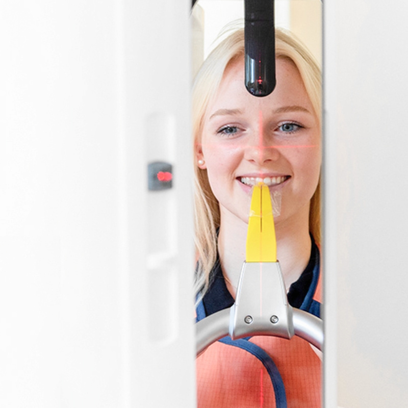 Patientin während einer zahnärztlichen Behandlung
